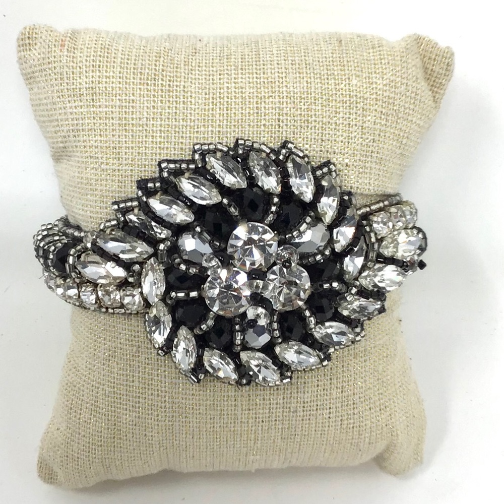 SALE❗️CRYSTAL & BEADED BRACELET HOLIDAY GIFT